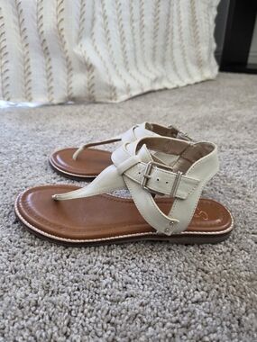 Crown Vintage White Leather Buckle Thong Sandals with Tan Footbed